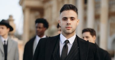 إسلام سعد يكشف تفاصيل مشاركته فى تصميم ملابس العارضين بالمتحف المصري الكبير