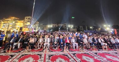 الآلاف من أبناء الأقصر يتابعون افتتاح المتحف بساحة أبو الحجاج.. فيديو