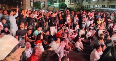 فرحة المصريين.. أهالى عابدين يحتفلون بالافتتاح الأيقونى للمتحف المصرى الكبير.. مشاعر السعادة تملأ الشوارع والساحات.. مواطنون لليوم السابع: يوم تاريخى بالنسبة لكل مصرى.. وهتافات الفخر تتزامن مع رفع أعلام مصر 