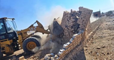 إزالة 331 حالة تعدى على مساحة 142 ألف م2 بأسوان.. صور