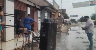 ضبط شخص يرش المياه بالشوارع العامة بصورة سيئة فى المنوفية.. اعرف العقوبة