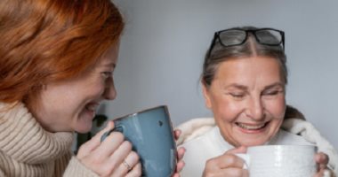 4 سلوكيات تحسن التواصل بين الزوجات والحموات وتحمي العائلة من الخناقات