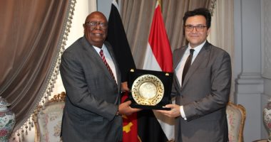 وزير الثقافة يلتقي نظيره الأنجولي لبحث آفاق التعاون الثقافي المشترك