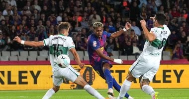 نيوز برو : 
                                            برشلونة يواصل ملاحقة الريال على صدارة الدوري الإسباني بثلاثية إلتشي
                                        