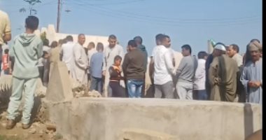 أهالى البحيرة يشيعون جثامين ضحايا صعقة البرق الثلاثة