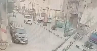 اصطدام سيارة ملاكى بشاشة دعائية لأحد مرشحى النواب فى سوهاج