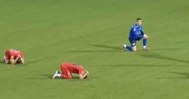 مأساة في الملعب.. وفاة مدرب أثناء مباراة بالدوري الصربي (فيديو)