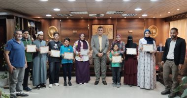 مدير "تعليم دمياط" يكرم الفائزين فى مسابقة القرآن الكريم والثقافة الإسلامية