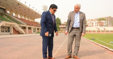 نائب رئيس جامعة أسيوط يتفقد تجديد الاستاد الرياضى داخل القرية الأوليمبية