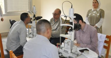 جامعة حلوان تواصل دعمها الصحى للعاملين من خلال قافلة طبية 