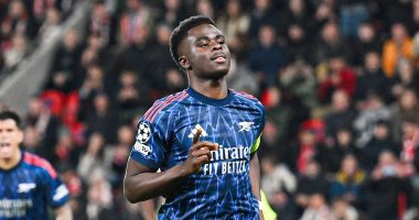 أرسنال يقترب من تحصين بوكايو ساكا بعقد طويل الأجل