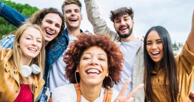 إتيكيت الاحتفال بـ عيد الحب المصرى بين الأصدقاء.. مش بس للحبايب