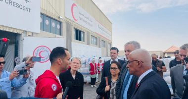 السفير الألمانى يتفقد مخازن الهلال الأحمر بالعريش برفقة محافظ شمال سيناء