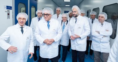 وزير الصحة من داخل أحد المصانع: إنتاج أدوية الأورام محليا يحقق الأمن الدوائى لمصر