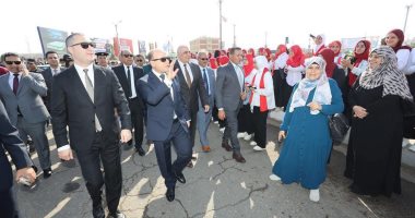 أهالى البرلس يستقبلون محافظ كفر الشيخ فى الذكرى الـ69 لمعركة البرلس.. فيديو