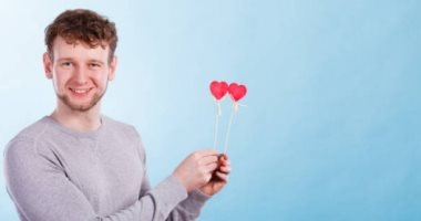 لو لسه سينجل.. إزاى تحتفل بعيد الحب المصرى وتحس بالسعادة؟