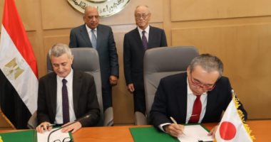 وزير الكهرباء يشهد توقيع اتفاقية إنشاء محطة طاقة شمسية بنظام البطاريات