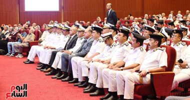 توافد المواطنين على مديرية أمن القاهرة لحضور مراسم قرعة الحج 2026