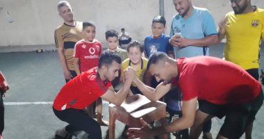 شد الحبل ومصارعة الأذرع تعيد الروح الشعبية لمراكز الشباب ببني سويف.. صور
