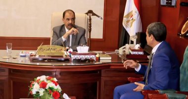 محافظ سوهاج  يتابع حالة السلع التموينية والمخابز