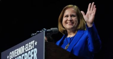 غزالة هاشمي أول مسلمة تتولى منصب نائب حاكم ولاية فيرجينيا