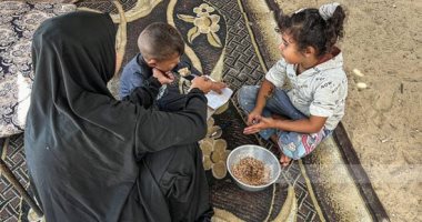 العالم هذا المساء.. أهالى غزة يواجهون برد الشتاء فى خيام ممزقة وسط حصار خانق.. والفيضانات تغمر مدن الفلبين إثر إعصار كالمايجى وسقوط عشرات الضحايا.. ومواطن يحاول تقبيل رئيسة المكسيك خلال قيامها بجولة..صور وفيديو