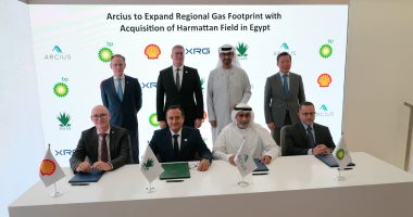 جانب من توقيع اتفاقية استحواذ بين الشركة المصرية القابضة للغازات الطبيعية (إيجاس) وشركة أركيوس 