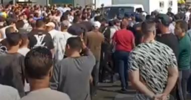 تشييع جثمان شاب لقى مصرعه بحادث سقوط ذراع ونش فى بورسعيد.. صور