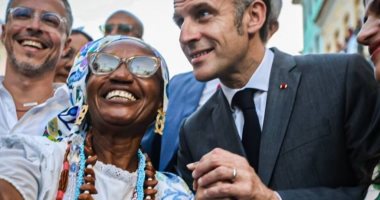 أحضان وقبلات.. ماكرون يخطف الأضواء بالبرازيل على هامش قمة المناخ "فيديو"