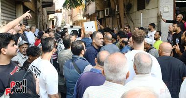 النجوم يودعون السيناريست أحمد عبد الله بمسجد السراج المنير  