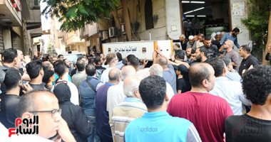 وصول جثمان السيناريست أحمد عبد الله لمسجد السراج.. صور