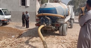 تسرب بخط صرف صحى بقرية بيت داود بسوهاج