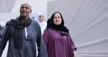 لقطة هزت فيسبوك.. رشاد سافر من قنا مع زوجته لزيارة المتحف الكبير أول يوم افتتاح