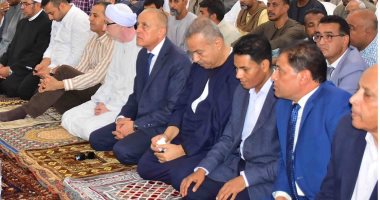 محافظ الأقصر يفتتح مسجد الشهداء بنجع غنيم بمنشأة العمارى ويؤدى صلاة الجمعة.. صور