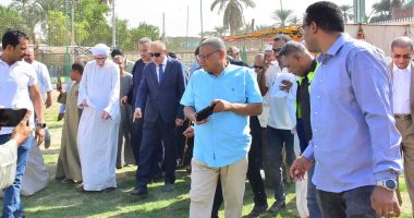 محافظ الأقصر يتفقد قرية المنشاة العمارى ويوجه بحلول عاجلة لمياه الشرب.. صور