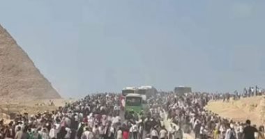يوم تاريخى في الأهرامات.. 30 ألف مصرى وأجنبى في رحاب التاريخ