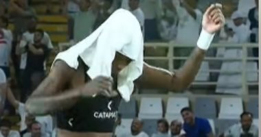 رقصة شيكو بانزا تخطف الأنظار بعد تأهل الزمالك لنهائى السوبر.. فيديو