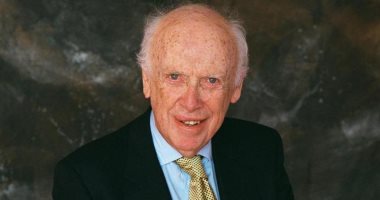 وفاة جيمس واتسون مكتشف بنية الـDNA عن 97 عامًا