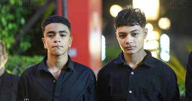 سيد رجب وبيومي فؤاد وصبرى فواز ومجدى الهوارى فى عزاء أحمد عبد الله.. صور 