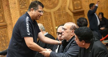 بدء عزاء السينارست أحمد عبد الله بمسجد الشرطة بحضور السبكى وحسن الرداد.. صور 