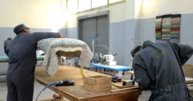 وراء الأسوار.. نزلاء مراكز الإصلاح يحولون الأخشاب إلى أثاث فاخر.. منتجات عالية الجودة تزين المعارض الكبرى.. وزارة الداخلية تدعم دمج النزلاء فى المجتمع من خلال الحرف والمهارات العملية.. صور