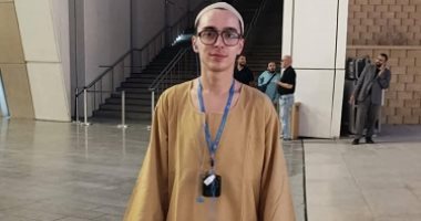 السائحون حول العالم يرتدون الجلابية البلدي.. جواز سفر للثقافة الشعبية