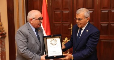 المستشار حسين مدكور يزور رئيس مجلس الشيوخ لتهنئته بفوزه بثقة المجلس.. صور