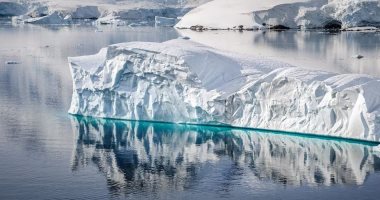 القارة القطبية.. كارثة جليدية عالمية تهدد البشرية من جبال الألب بسويسرا لنهر القيامة وذوبان أنهار جرينلاند.. تحذيرات من تكرار سيناريو كارثى يعود لـ9 آلاف عام.. وتشريد ملايين البشر لو استمرت موجة انهيارات الجليد