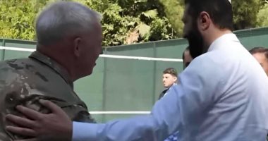 الرئيس السورى يلعب كرة السلة مع قائد قوات التحالف الدولى ضد داعش.. فيديو