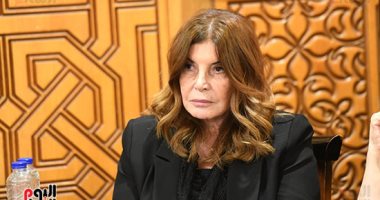 في ظهور نادر.. ميرفت امين تقدم واجب العزاء لمحمد رمضان.. صور 