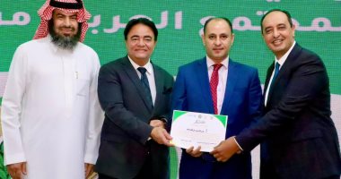 جامعة الدول العربية تكرم مدحت وهبة المستشار الإعلامي لصندوق مكافحة وعلاج الإدمان تقديرا لجهوده