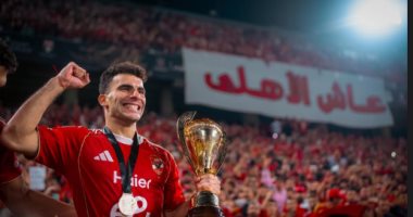 زيزو برفقة كأس السوبر: عاش الأهلى.. صورة