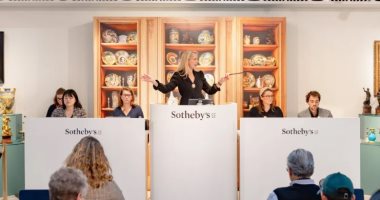 سوثبى تحقق 21.5 مليون دولار من بيع مقتنيات الراحل ماني ديفيدسون