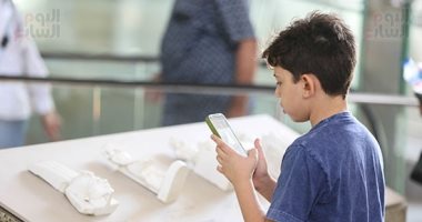 الأحفاد في حضرةالأجداد.. المتحف الكبير يجذب الأطفال